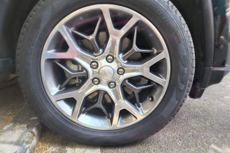 Used Jeep Grand Cherokee 2020 3.0L Elite Navigation Edition Right Front Wheel Hub