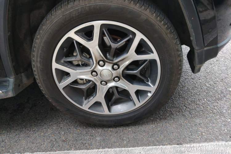 Used Jeep Grand Cherokee 2020 3.0L Elite Navigation Edition Right Front Wheel Hub