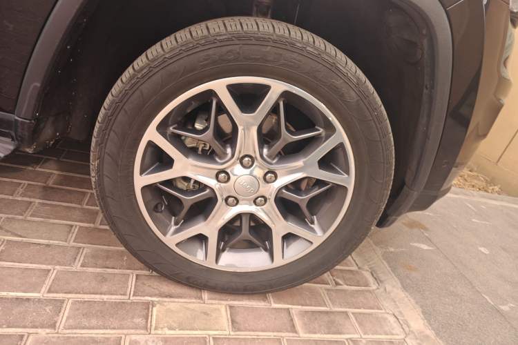 Used Jeep Grand Cherokee 2020 3.0L Elite Navigation Edition Right Front Wheel Hub
