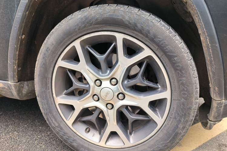 Used Jeep Grand Cherokee 2020 3.0L Elite Navigation Edition Right Front Wheel Hub