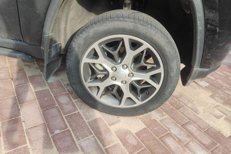 Used Jeep Grand Cherokee 2020 3.0L Elite Navigation Edition Right Front Wheel Hub