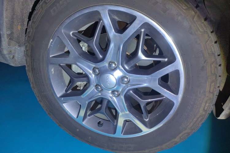 Used Jeep Grand Cherokee 2020 3.0L Elite Navigation Edition Right Front Wheel Hub