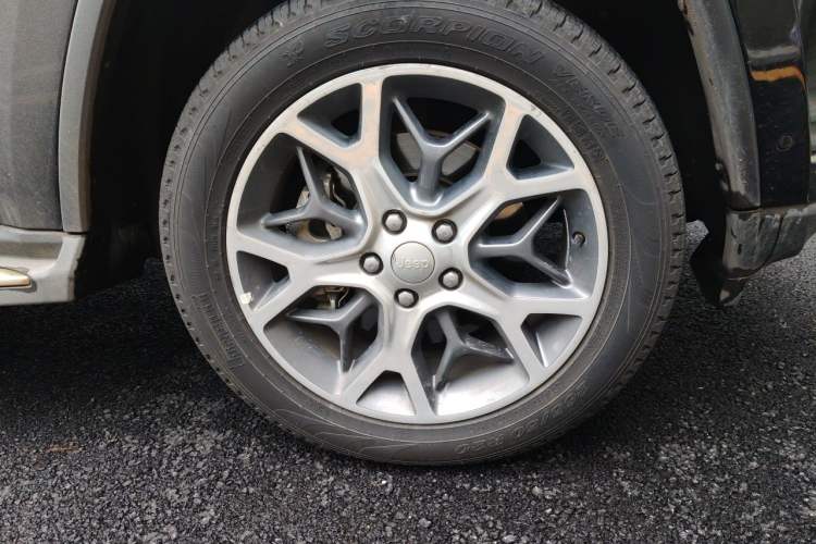 Used Jeep Grand Cherokee 2020 3.0L Elite Navigation Edition Right Front Wheel Hub