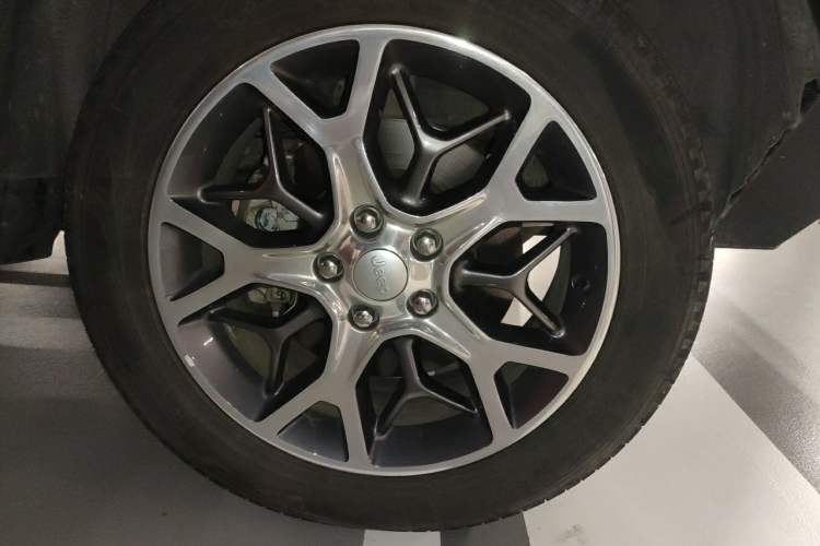 Used Jeep Grand Cherokee 2020 3.6L Elite Navigation Edition Right Front Wheel Hub