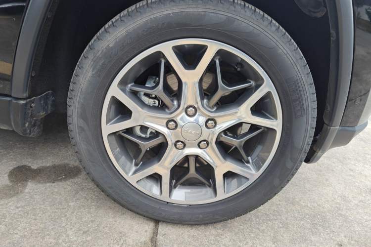 Used Jeep Grand Cherokee 2020 3.6L Elite Navigation Edition Right Front Wheel Hub