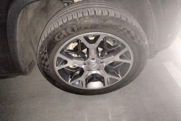 Used Jeep Grand Cherokee 2020 3.0L Elite Navigation Edition Right Front Wheel Hub
