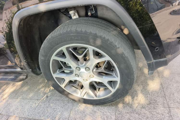 Used Jeep Grand Cherokee 2020 3.0L Elite Navigation Edition Right Front Wheel Hub