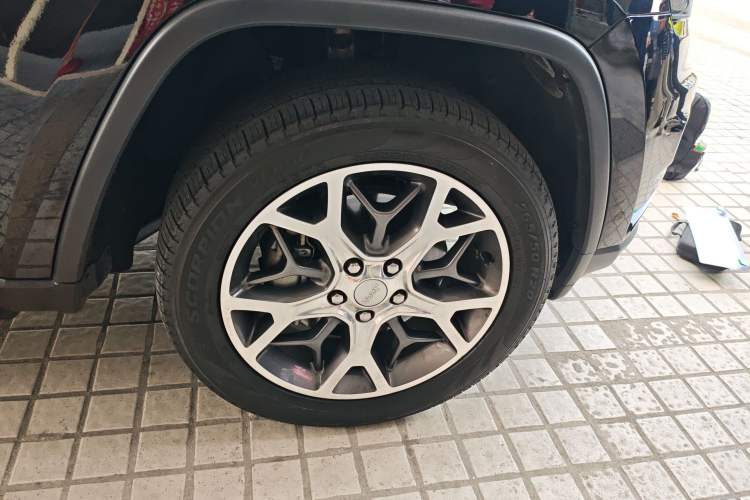 Used Jeep Grand Cherokee 2020 3.0L Elite Navigation Edition Right Front Wheel Hub