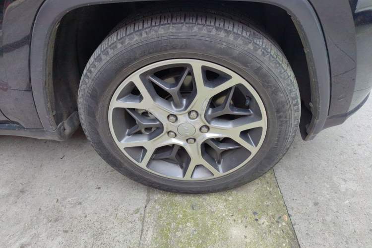 Used Jeep Grand Cherokee 2020 3.0L Elite Navigation Edition Right Front Wheel Hub