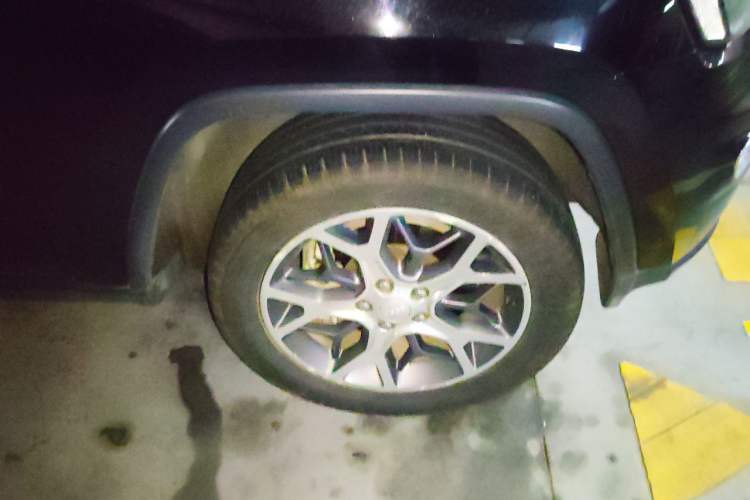 Used Jeep Grand Cherokee 2020 3.0L Elite Navigation Edition Right Front Wheel Hub