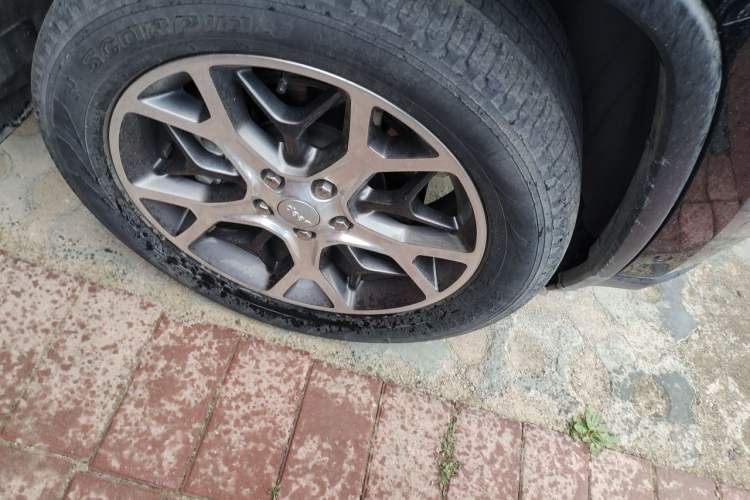 Used Jeep Grand Cherokee 2020 3.0L Elite Navigation Edition Right Front Wheel Hub