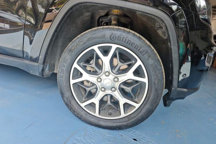 Used Jeep Grand Cherokee 2020 3.6L Elite Navigation Edition Right Front Wheel Hub