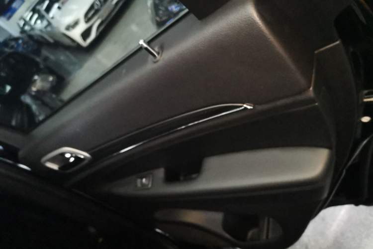 Used Jeep Grand Cherokee 2020 3.0L Elite Navigation Edition Right Rear Door Interior