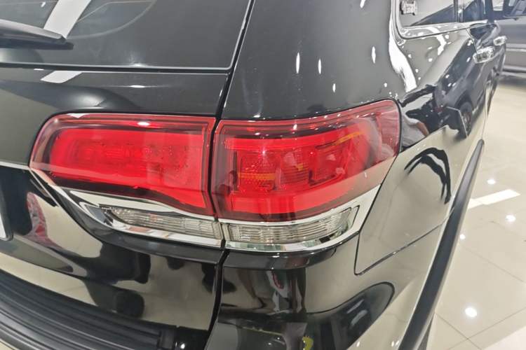 Used Jeep Grand Cherokee 2020 3.0L Professional Navigation Edition Right Rear Taillight