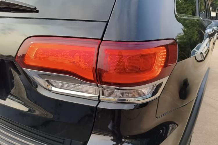 Used Jeep Grand Cherokee 2020 3.0L Professional Navigation Edition Right Rear Taillight