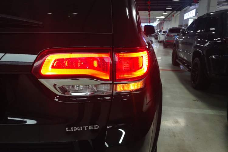 Used Jeep Grand Cherokee 2020 3.0L Elite Navigation Edition Right Rear Taillight