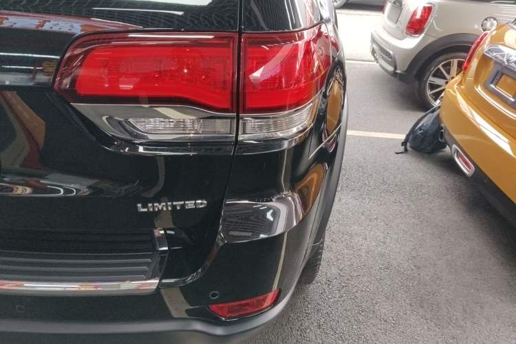 Used Jeep Grand Cherokee 2020 3.0L Elite Navigation Edition Right Rear Taillight
