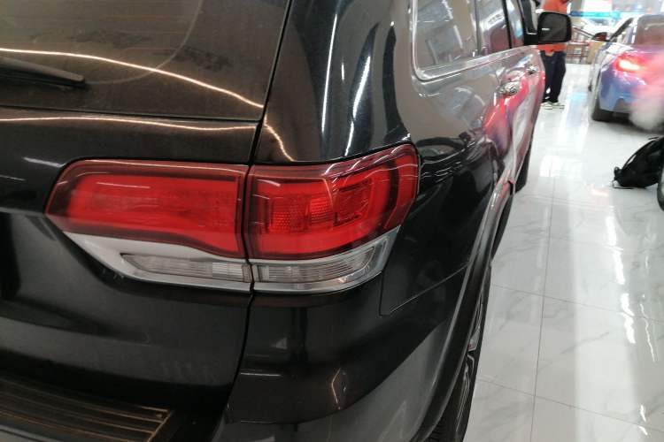 Used Jeep Grand Cherokee 2020 3.0L Professional Navigation Edition Right Rear Taillight