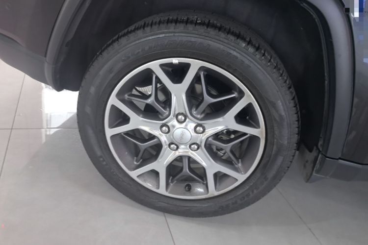 Used Jeep Grand Cherokee 2020 3.0L Elite Navigation Edition Right Rear Wheel Hub