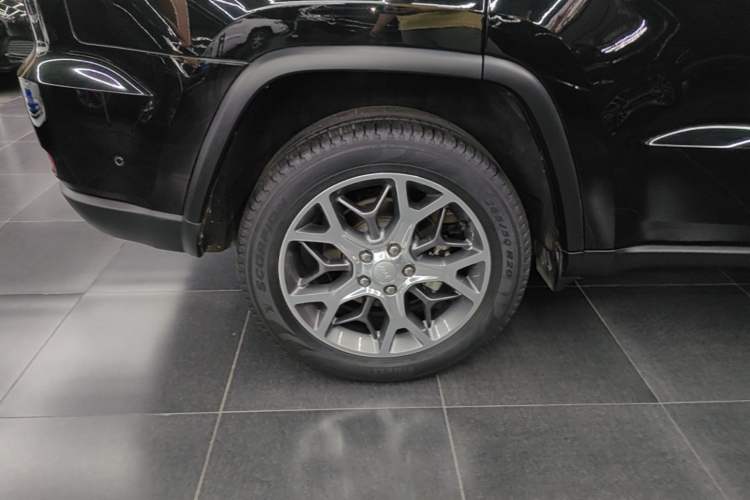 Used Jeep Grand Cherokee 2020 3.0L Elite Navigation Edition Right Rear Wheel Hub