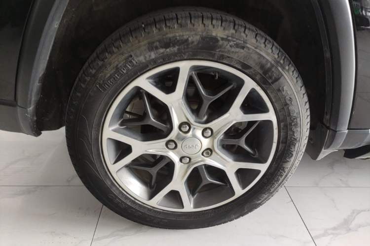 Used Jeep Grand Cherokee 2020 3.0L Elite Navigation Edition Right Rear Wheel Hub