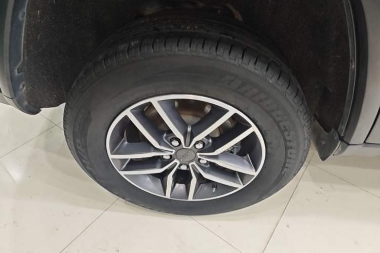 Used Jeep Grand Cherokee 2020 3.0L Professional Navigation Edition Right Rear Wheel Hub