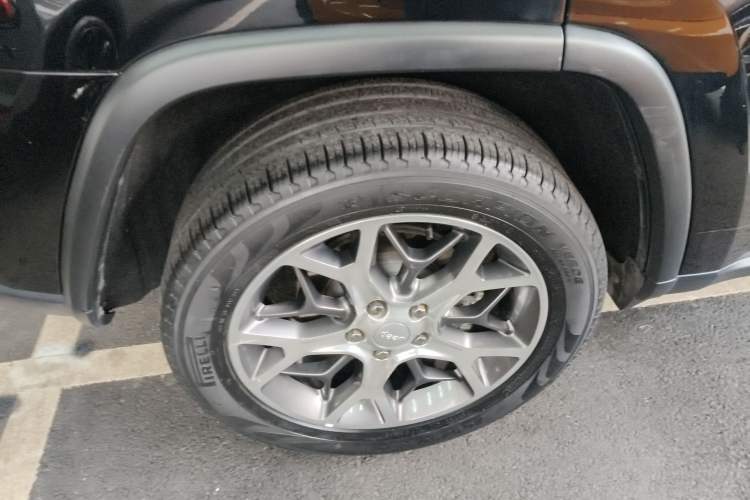 Used Jeep Grand Cherokee 2020 3.0L Elite Navigation Edition Right Rear Wheel Hub