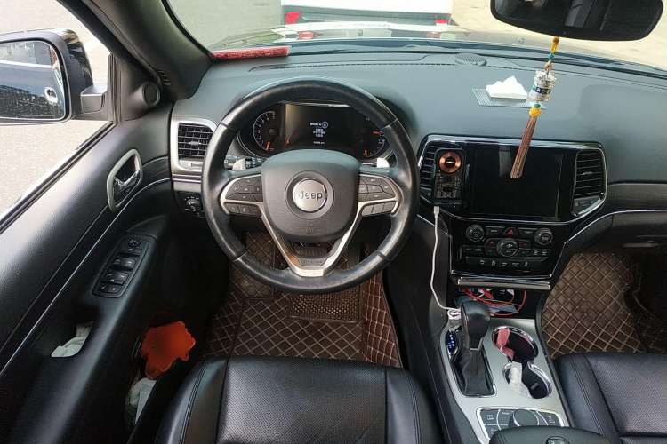 Used Jeep Grand Cherokee 2020 3.0L Elite Navigation Edition Steering Wheel