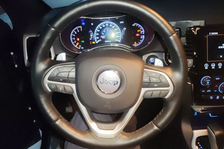 Used Jeep Grand Cherokee 2020 3.0L Elite Navigation Edition Steering Wheel