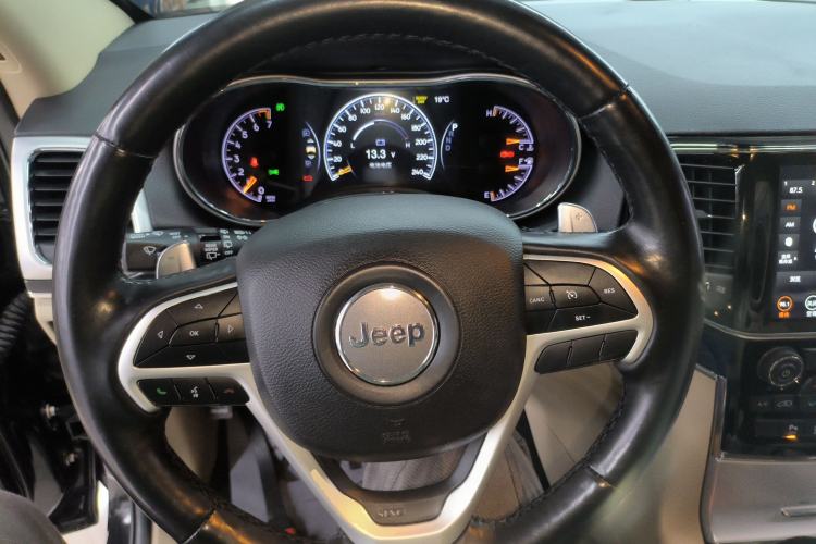 Used Jeep Grand Cherokee 2020 3.0L Elite Navigation Edition Steering Wheel