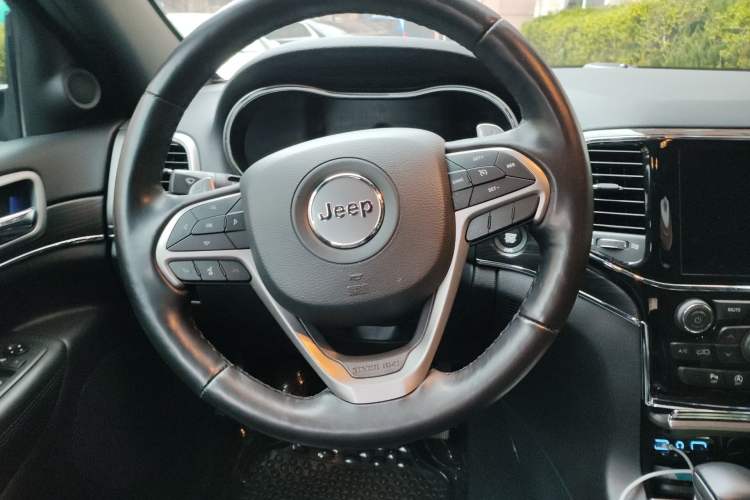 Used Jeep Grand Cherokee 2020 3.0L Elite Navigation Edition Steering Wheel