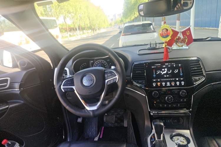 Used Jeep Grand Cherokee 2020 3.6L Elite Navigation Edition Steering Wheel