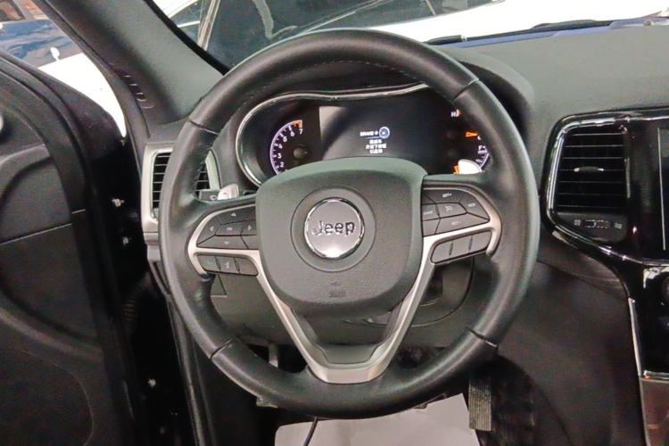 Used Jeep Grand Cherokee 2020 3.0L Professional Navigation Edition Steering Wheel