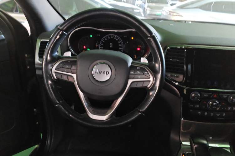 Used Jeep Grand Cherokee 2020 3.0L Professional Navigation Edition Steering Wheel