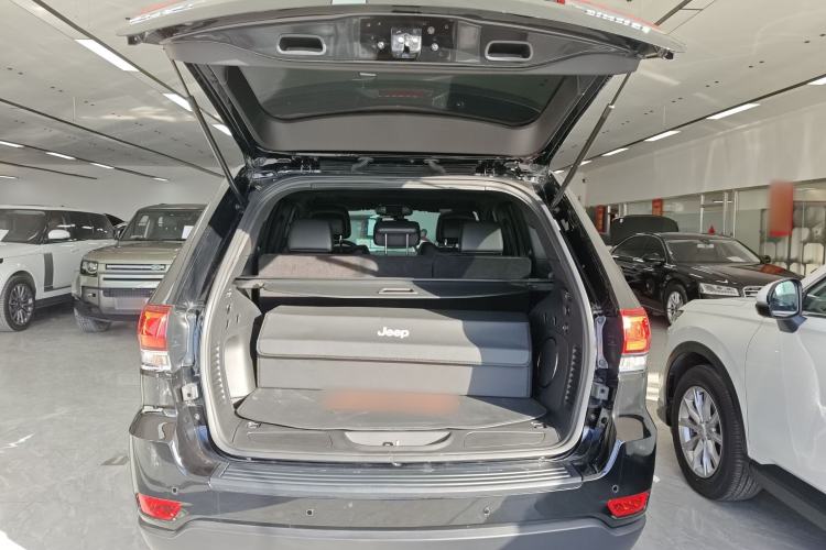 Used Jeep Grand Cherokee 2020 3.0L Professional Navigation Edition Trunk