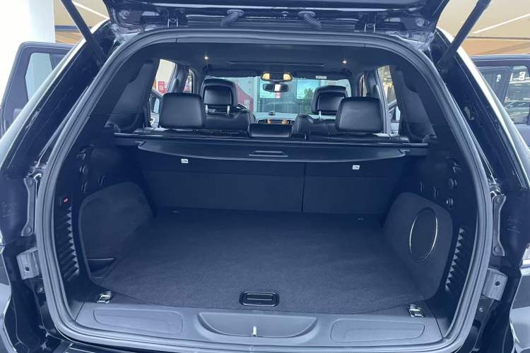 Used Jeep Grand Cherokee 2020 3.0L Professional Navigation Edition Trunk