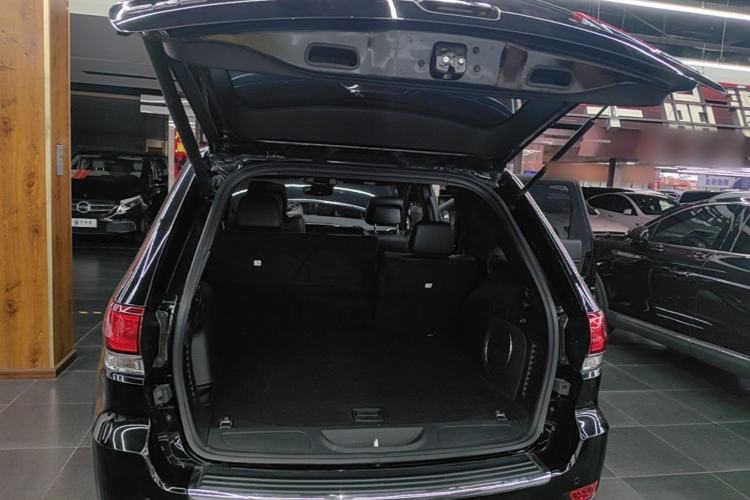 Used Jeep Grand Cherokee 2020 3.0L Elite Navigation Edition Trunk