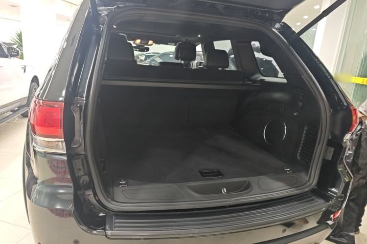 Used Jeep Grand Cherokee 2020 3.0L Professional Navigation Edition Trunk