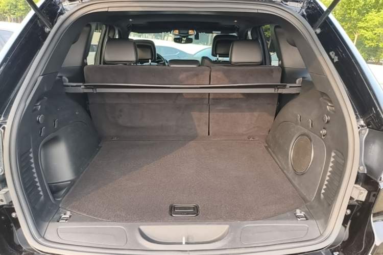 Used Jeep Grand Cherokee 2020 3.0L Professional Navigation Edition Trunk