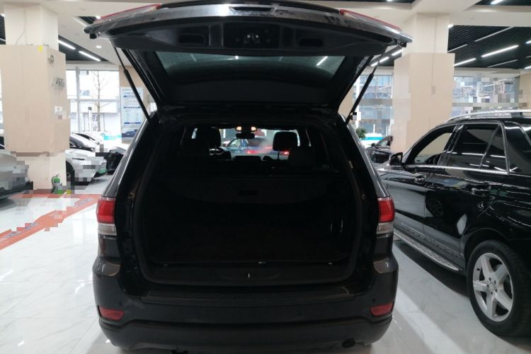 Used Jeep Grand Cherokee 2020 3.0L Professional Navigation Edition Trunk