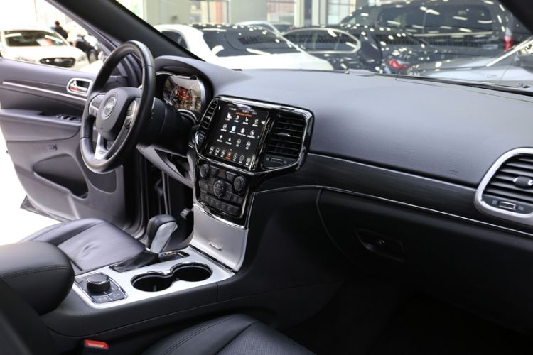 Used Jeep Grand Cherokee 2020 3.0L Elite Navigation Edition Audio And AC Panel
