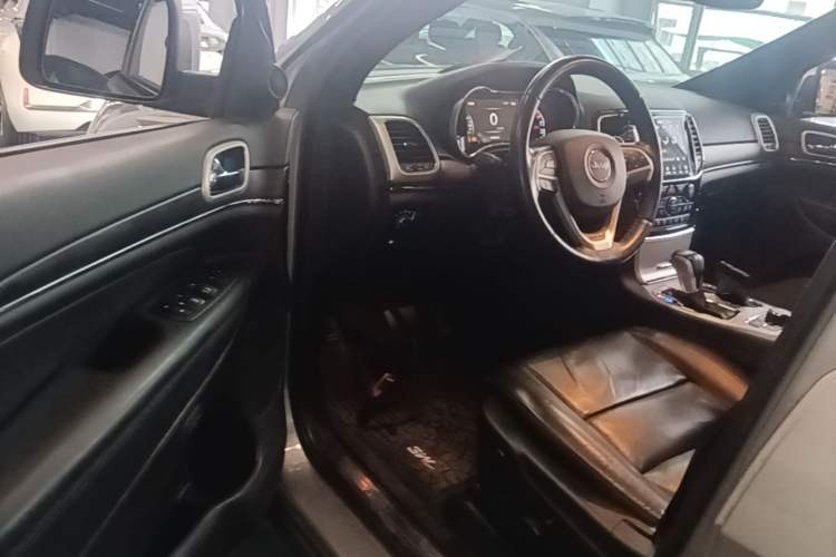 Used Jeep Grand Cherokee 2020 3.0L Elite Navigation Edition Driver Seat