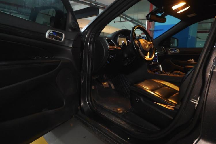 Used Jeep Grand Cherokee 2020 3.0L Professional Navigation Edition Driver Seat