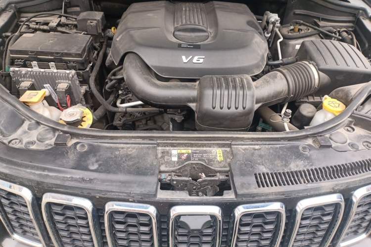 Used Jeep Grand Cherokee 2020 3.0L Elite Navigation Edition Engine Bay