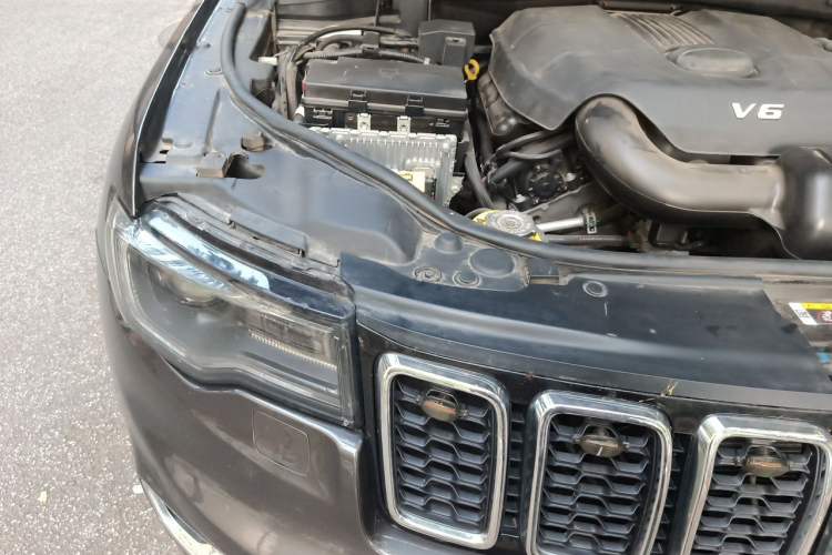Used Jeep Grand Cherokee 2020 3.0L Professional Navigation Edition Engine Bay Right
