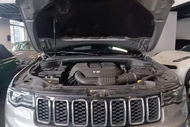Used Jeep Grand Cherokee 2020 3.0L Elite Navigation Edition Engine Bay