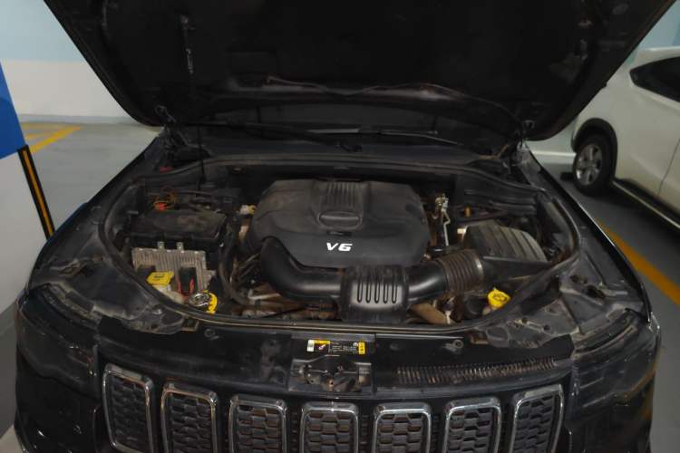 Used Jeep Grand Cherokee 2020 3.0L Professional Navigation Edition Engine Bay