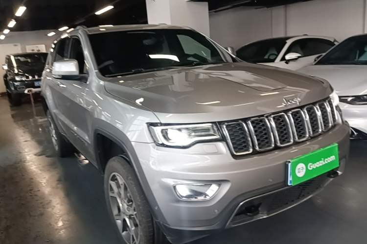 Used Jeep Grand Cherokee 2020 3.0L Elite Navigation Edition Front Right 45 Deg