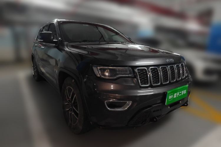 Used Jeep Grand Cherokee 2020 3.0L Professional Navigation Edition Front Right 45 Deg