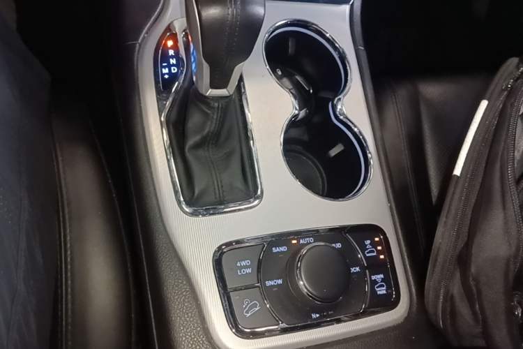 Used Jeep Grand Cherokee 2020 3.0L Elite Navigation Edition Gear Lever